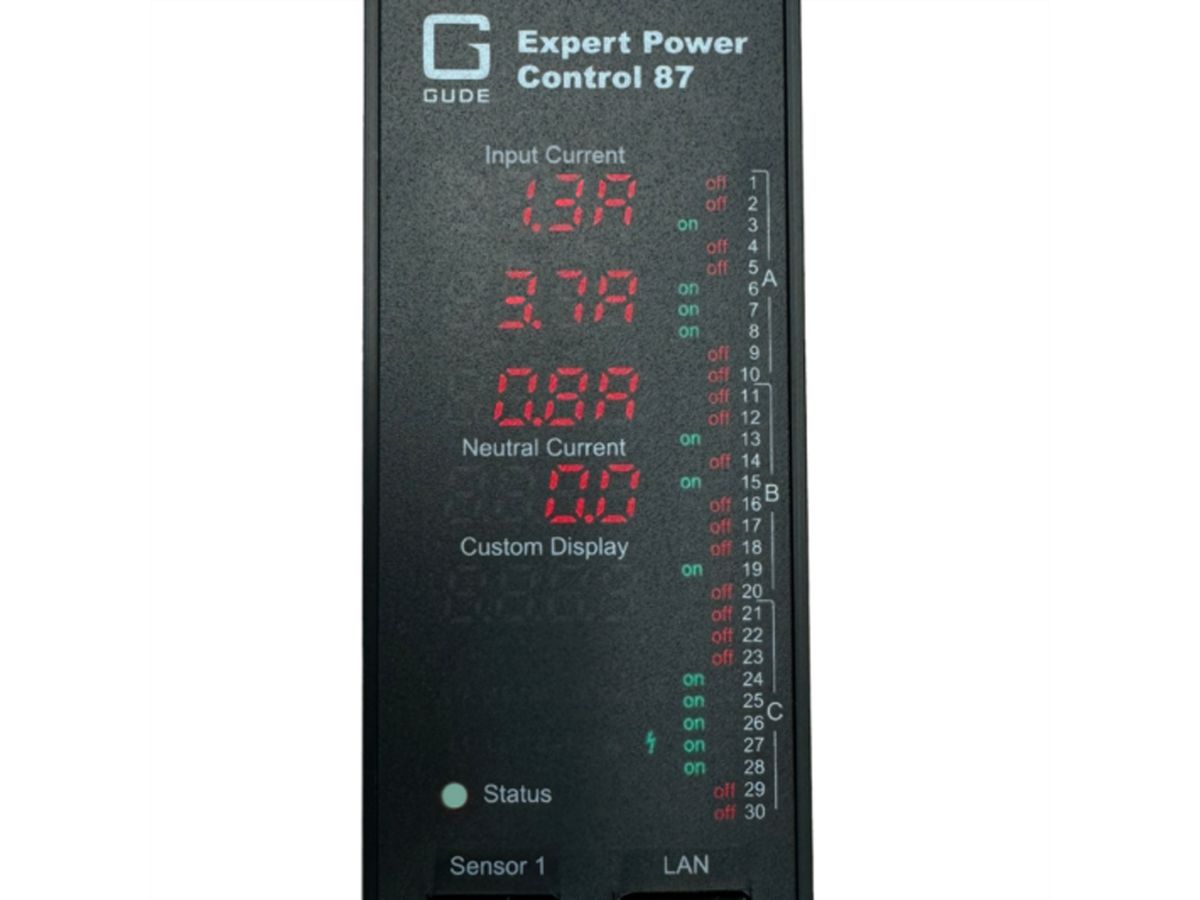 GUDE EPC 87-3300-18 PDU commutée et mesurée, 30 ports, verticale, 400V 3P , noir, 170 cm