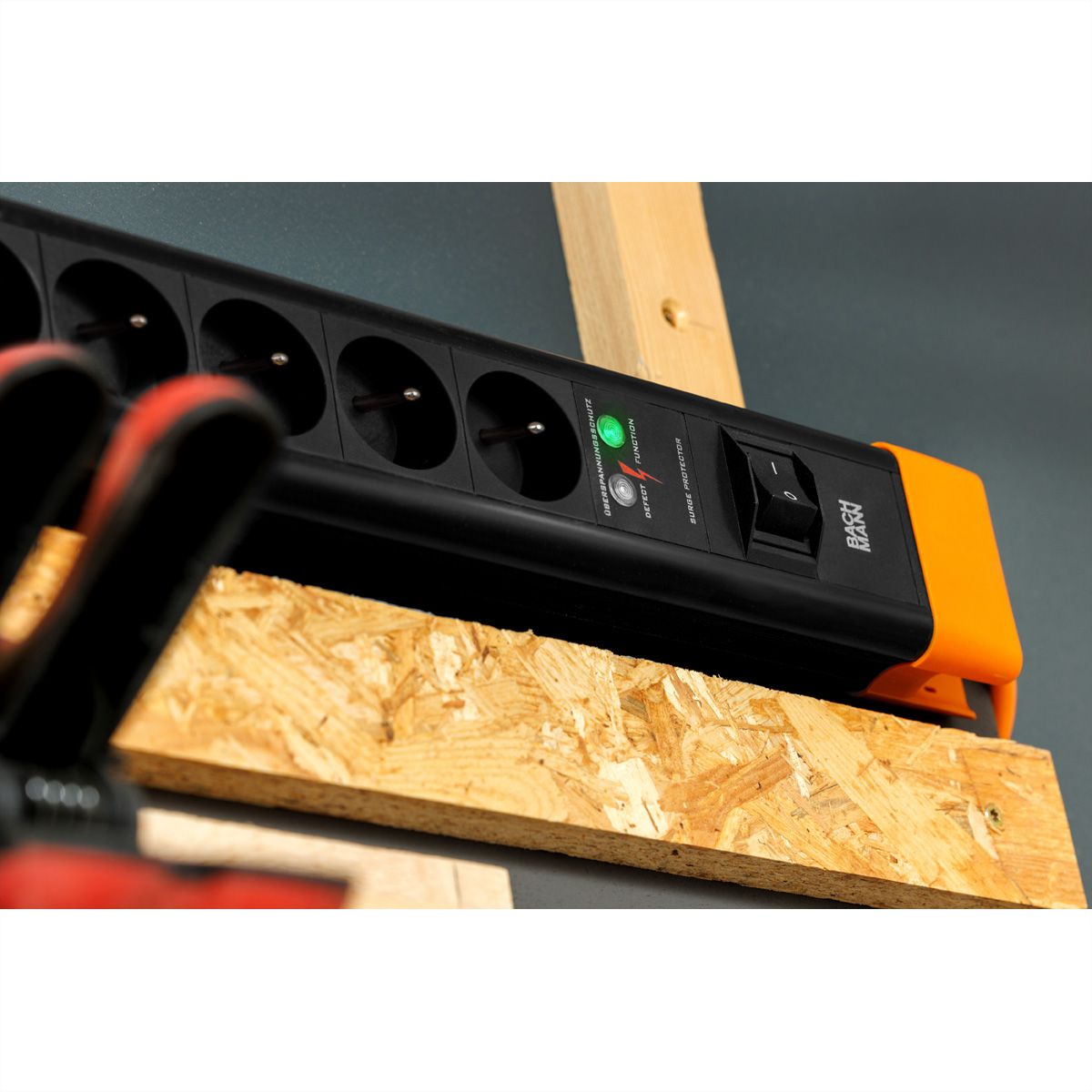 BACHMANN CONNECTUS 6xUTE , 1xinterrupteur 2,0m CEE7/7 noir/orange