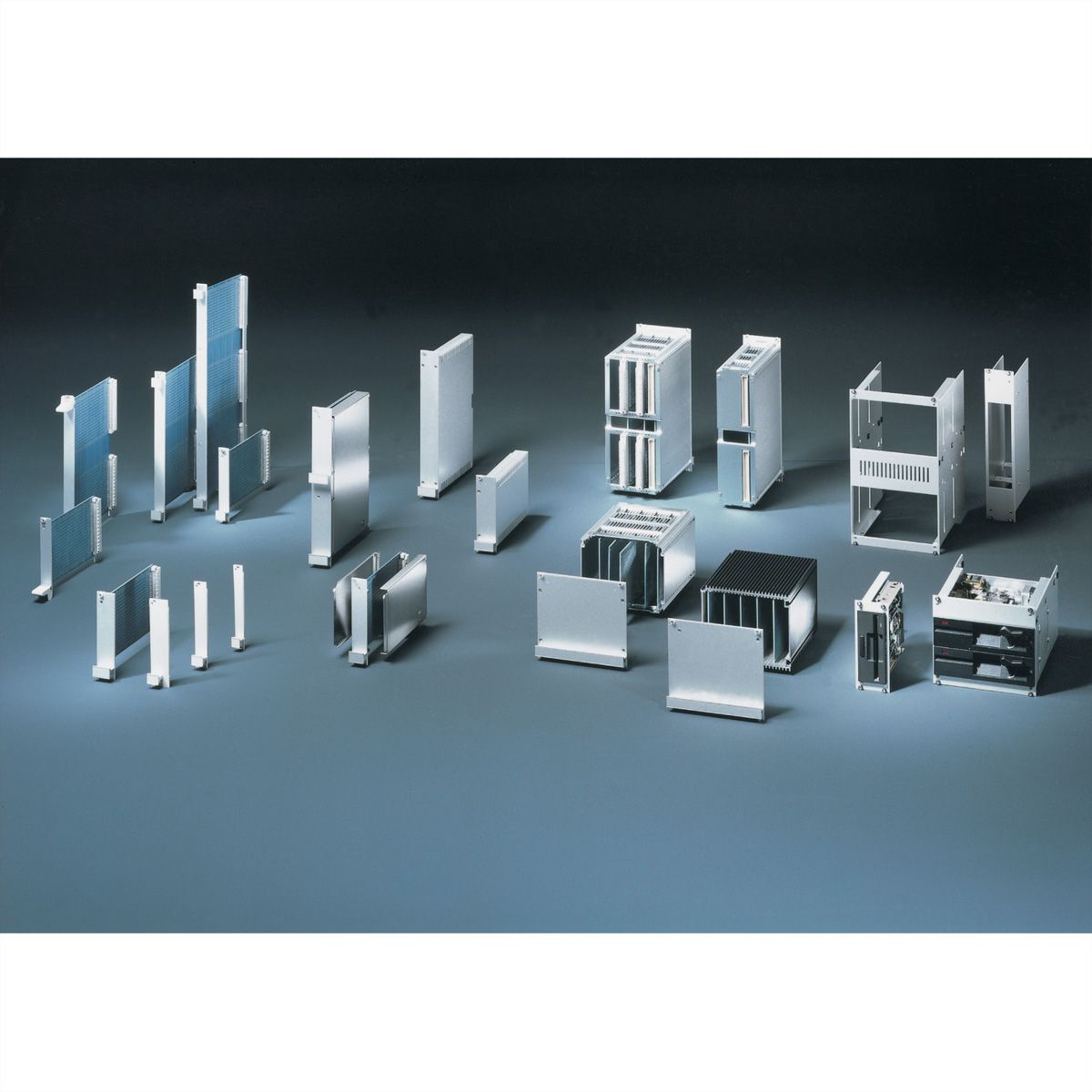 SCHROFF Plug-In Unit U-Profile Face avant pour poignée XL, compatible micro-interrupteur, 6 U, 4 CV, 2,5 mm, alu, anodisé frontal, conducteur arrière