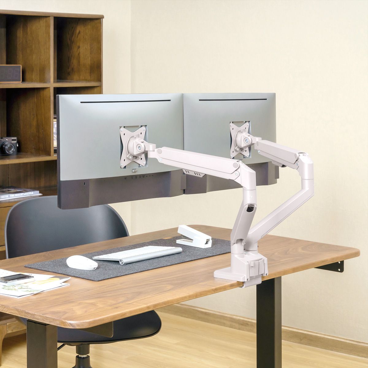 ROLINE Support double LCD, fixation sur bureau, vérin à gaz, 5 articulations, 17-23", jusqu'à 2x 9 kg, argent