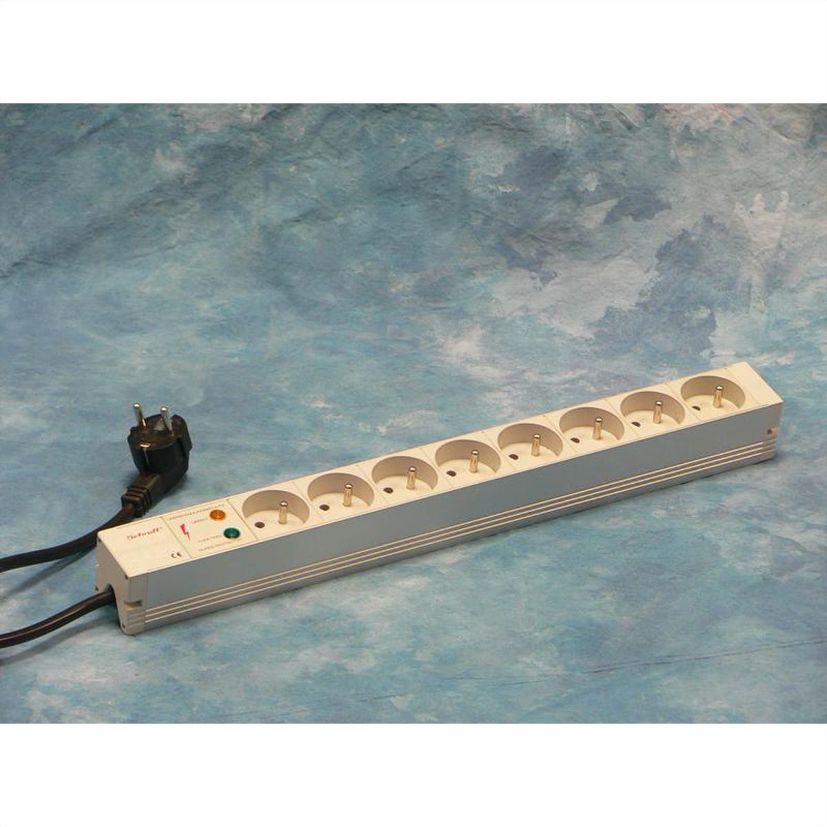 Bâti de prises SCHROFF, UTE, 8 prises, 19", avec protection contre les transitoires