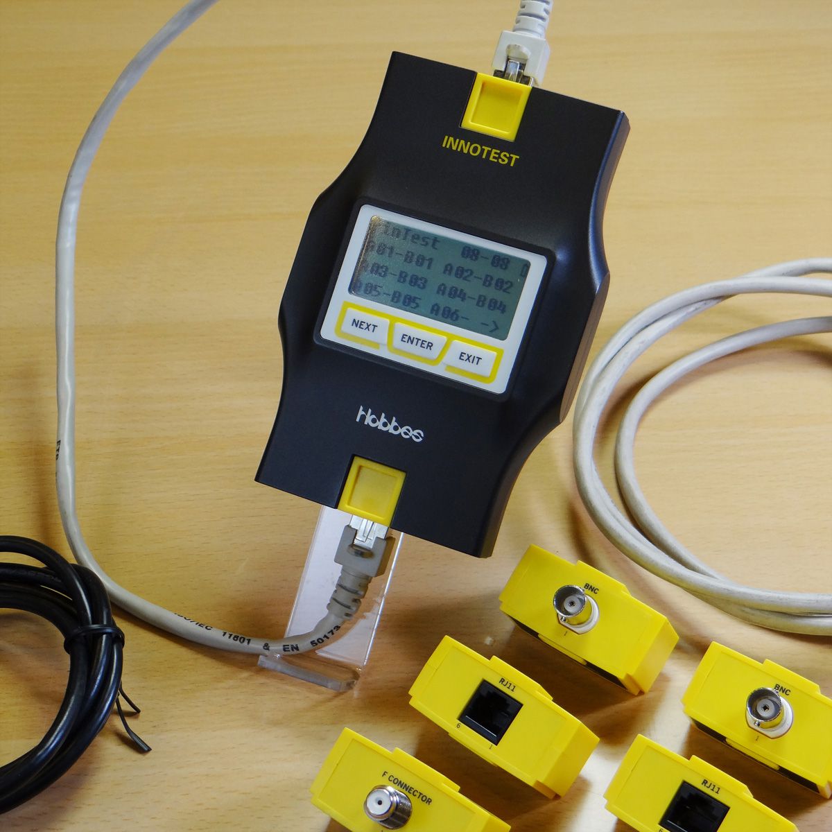 HOBBES INNOTEST Testeur modulaire, avec 6 modules réseau