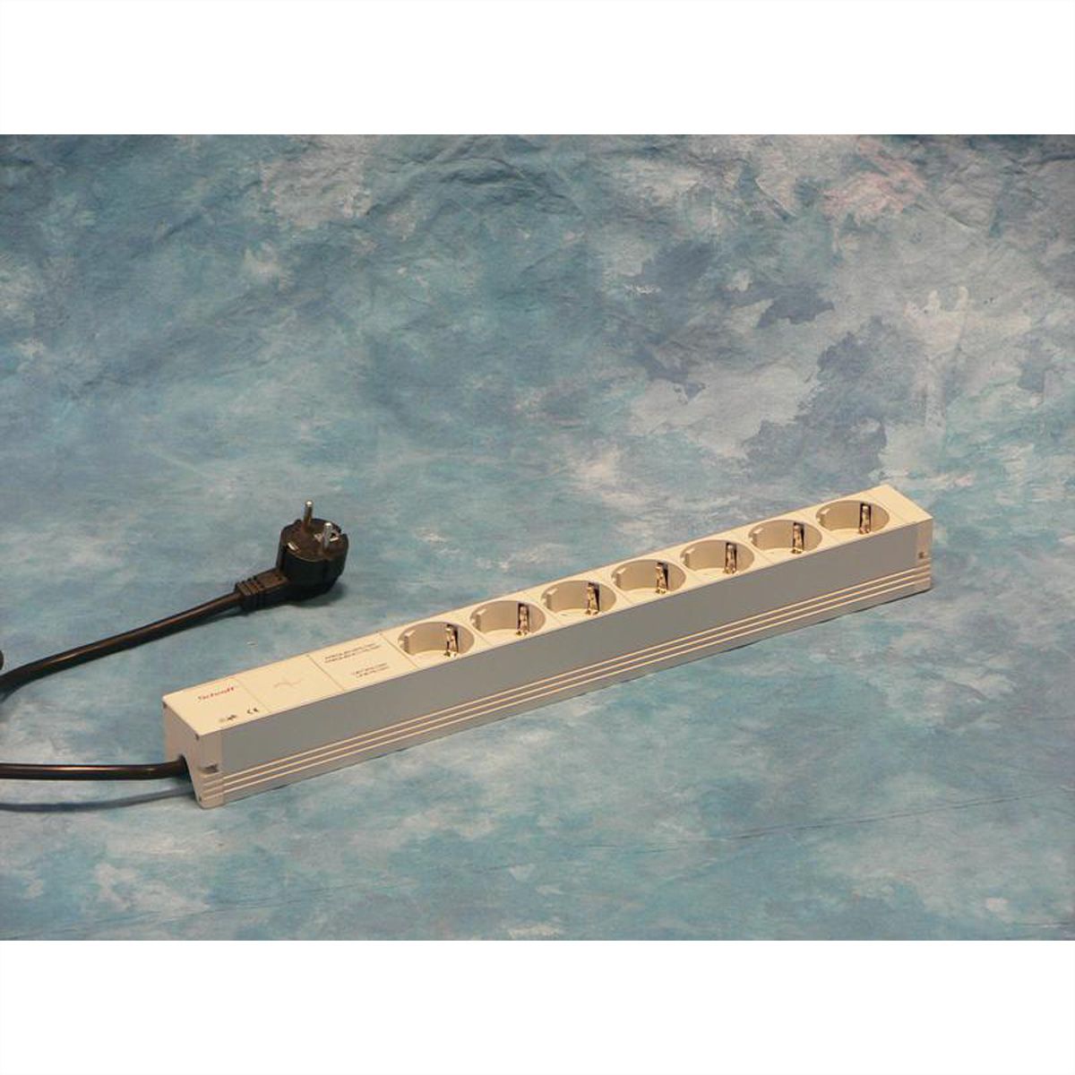 Bâti de prises SCHROFF, 2P+T ALLEMAND, 7 prises, 19", avec filtre de suppression de réseau