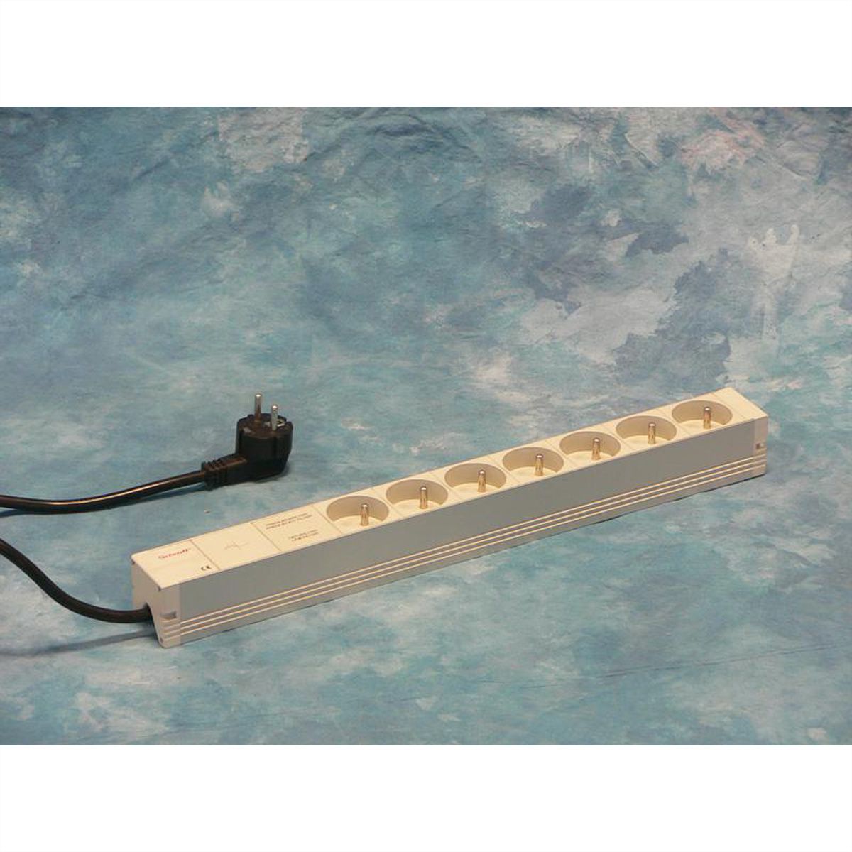 Bâti de prises SCHROFF, UTE, 7 prises, 19", avec filtre de suppression de réseau